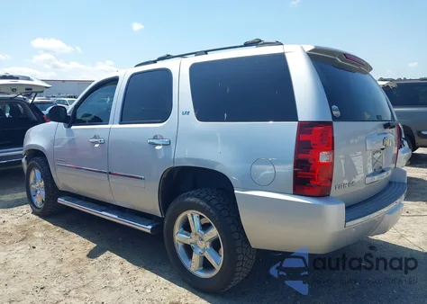2013 Chevrolet Tahoe Ltz z USA, uszkodzony, nr VIN 1GNSKCE05DR328410
